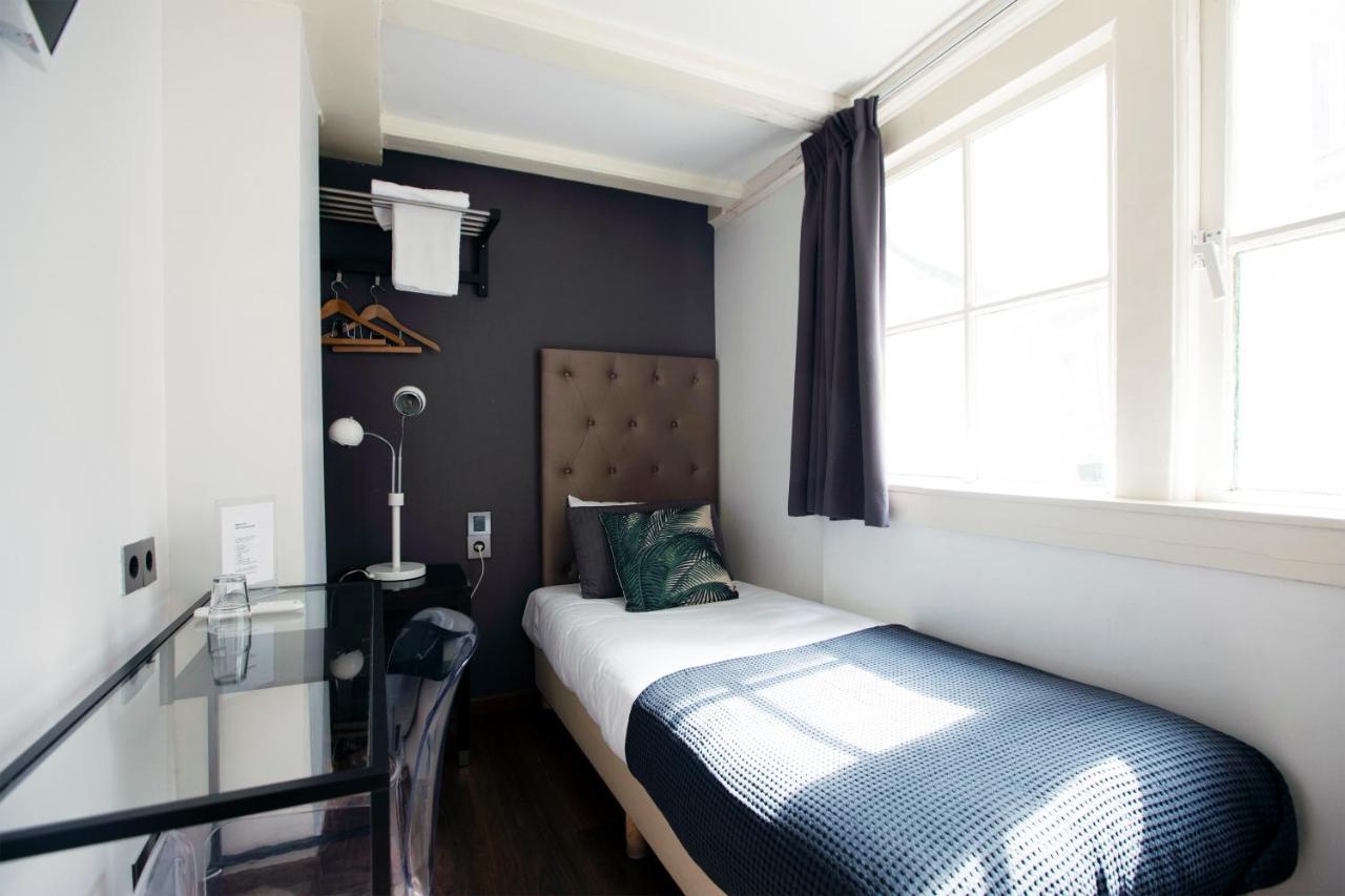 Quarto Individual com Banheiro Compartilhado