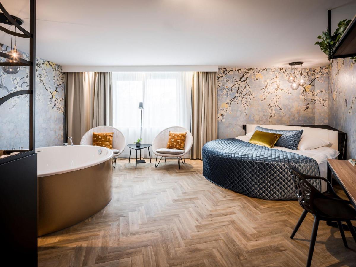 Suite with Hot Tub