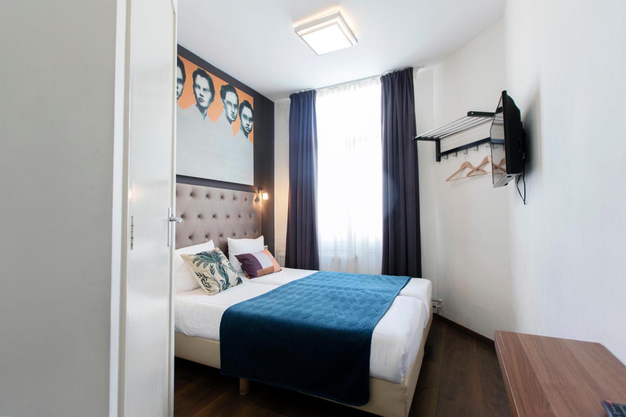 Quarto com 2 Camas de Solteiro