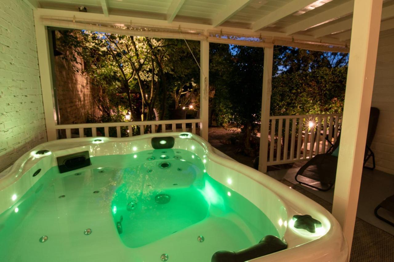Double or Twin Room with Spa Access,1033116671:JPEG