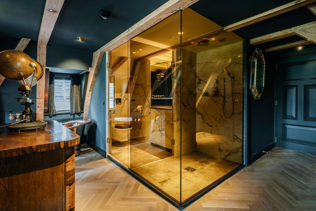 Signature Double Room with Canal View (Christiaan Huygens)