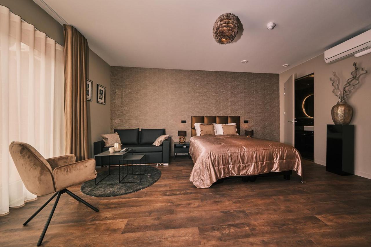 Deluxe Studio