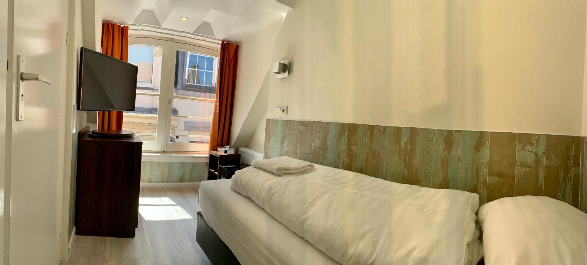 Quarto Individual com Banheiro Privativo