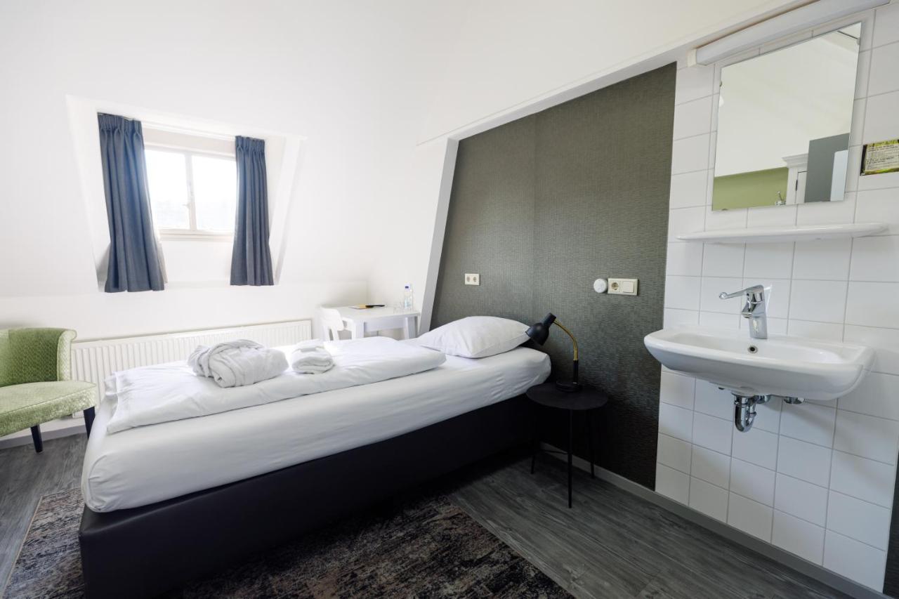 Single Room with Shared Bathroom,1267792831:JPEG