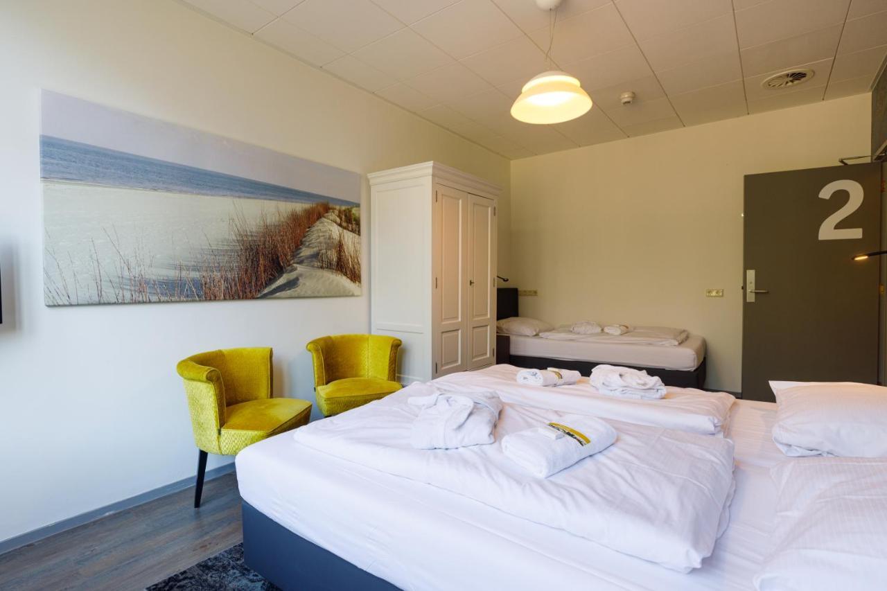 Family Room with Shared Bathroom,1269111145:JPEG