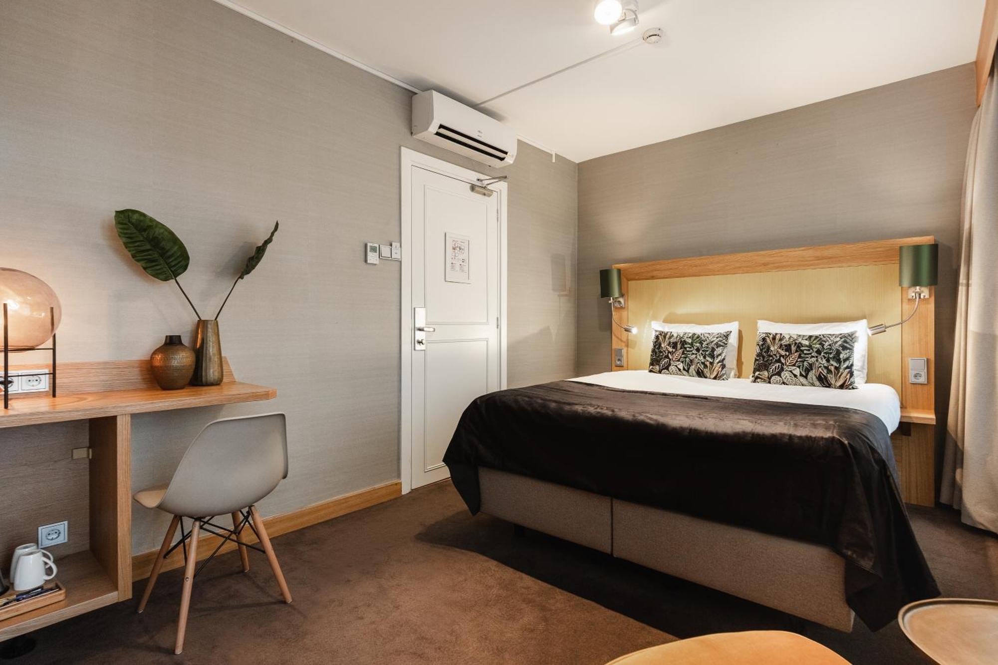 Small Queen Room
