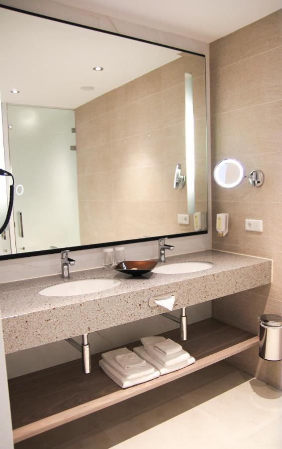 Superior King Room Spa Access