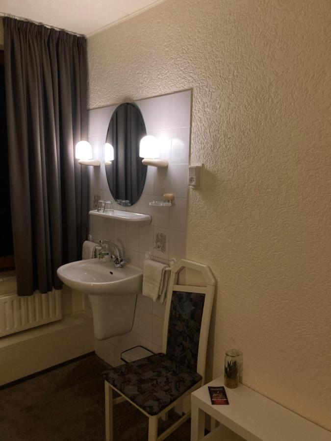 Zweibettzimmer mit Gemeinschaftsbad