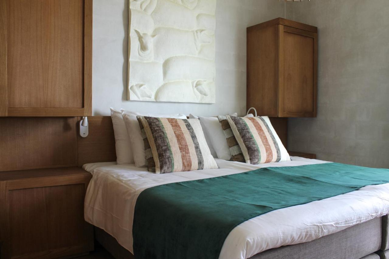 Deluxe Double Room Shower