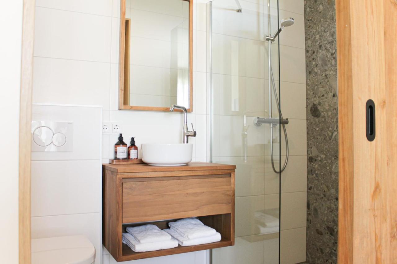 Deluxe Double Room Shower