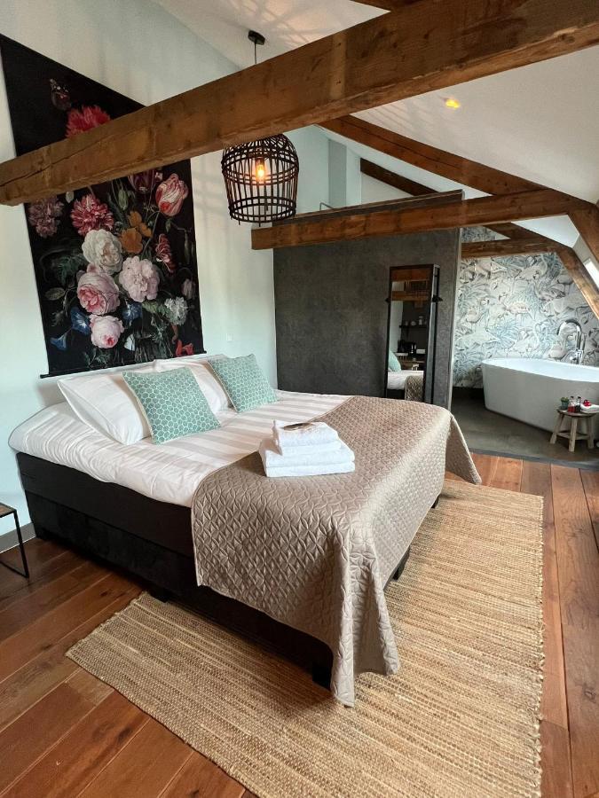 Deluxe Double Room Bath