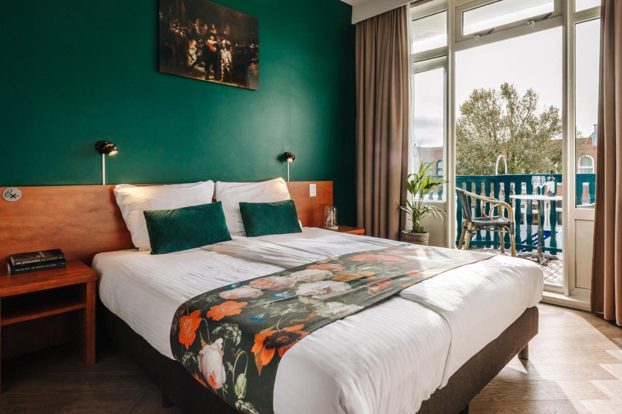 Doppel-/Zweibettzimmer mit Balkon