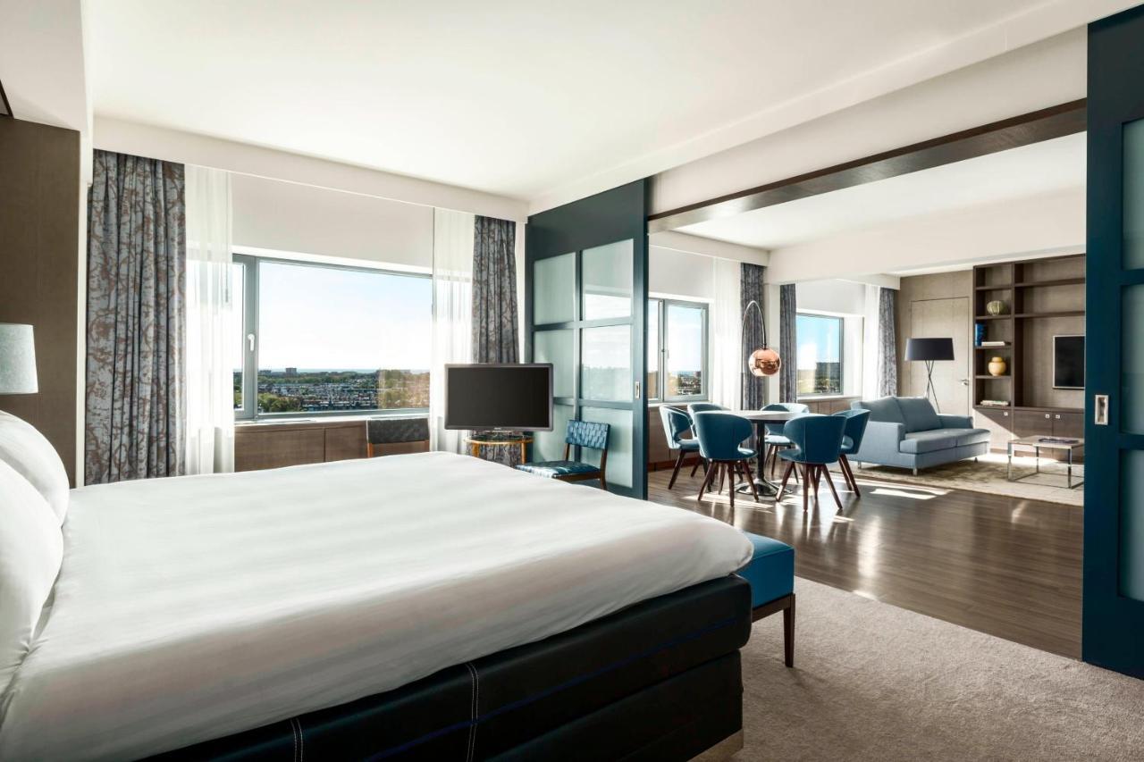 Executive Presidential Suite with Lounge Access
