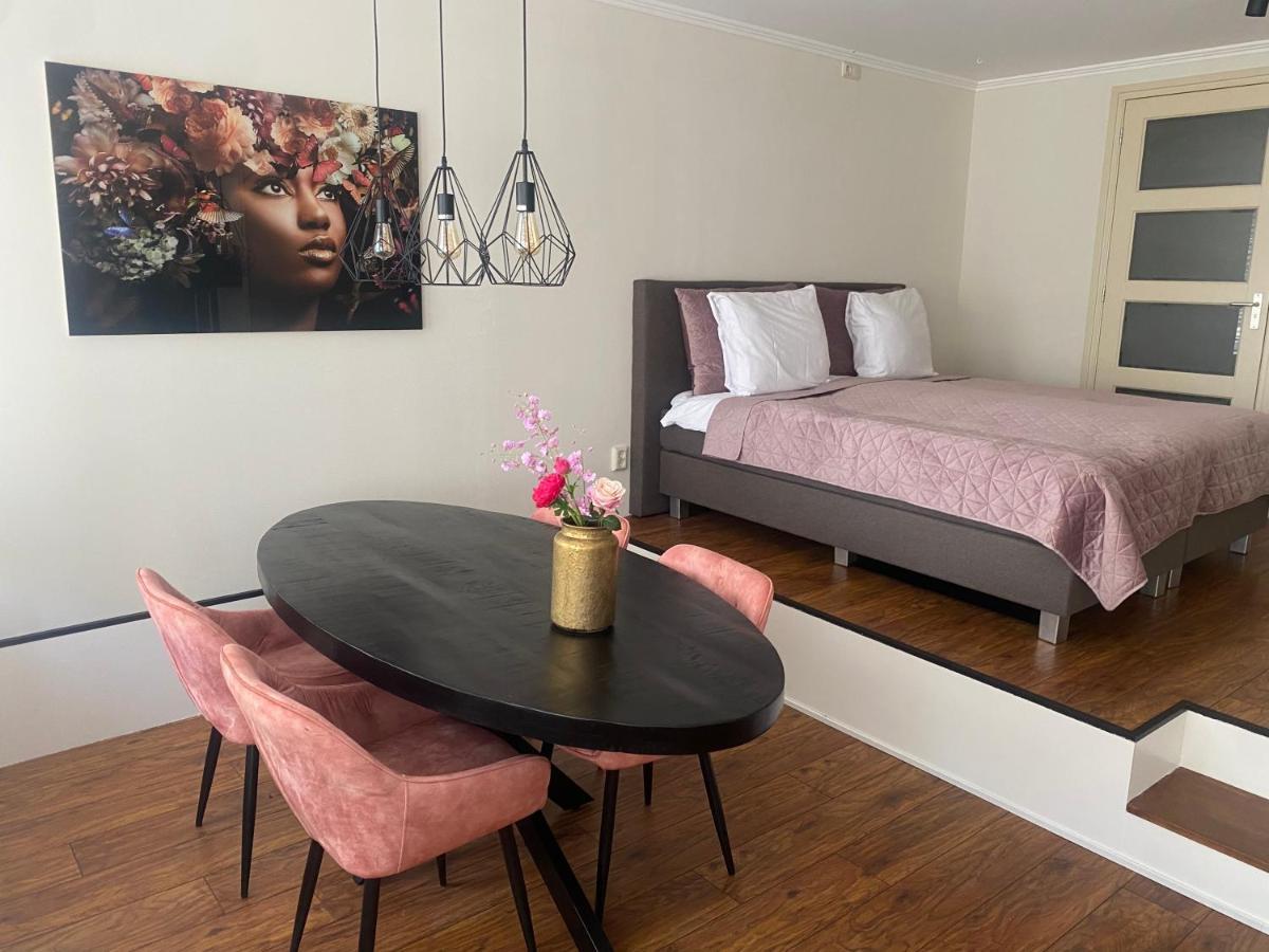 Deluxe Family Room,1556392897:JPEG