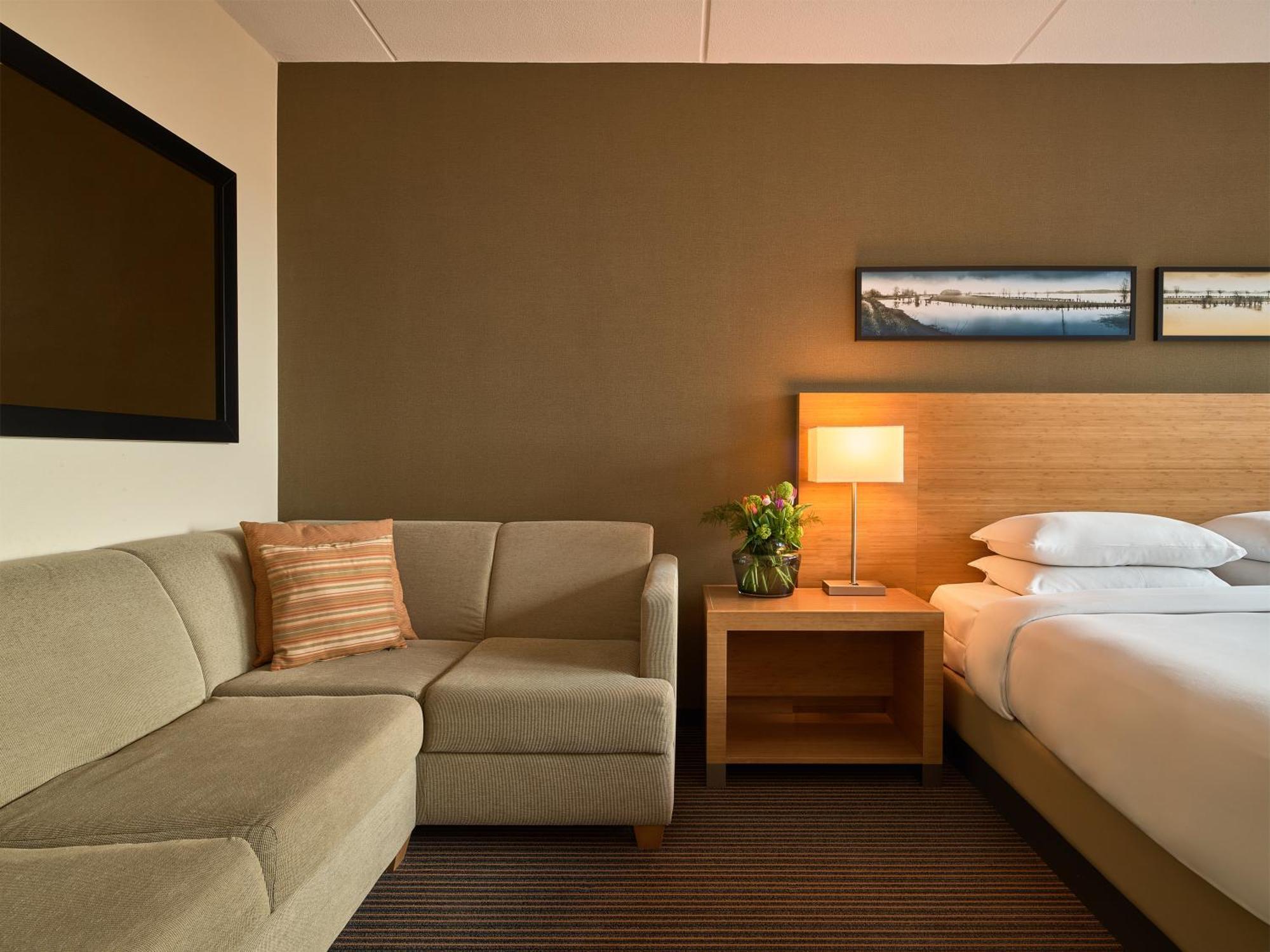 Geräumiges Zimmer mit Kingsize-Bett