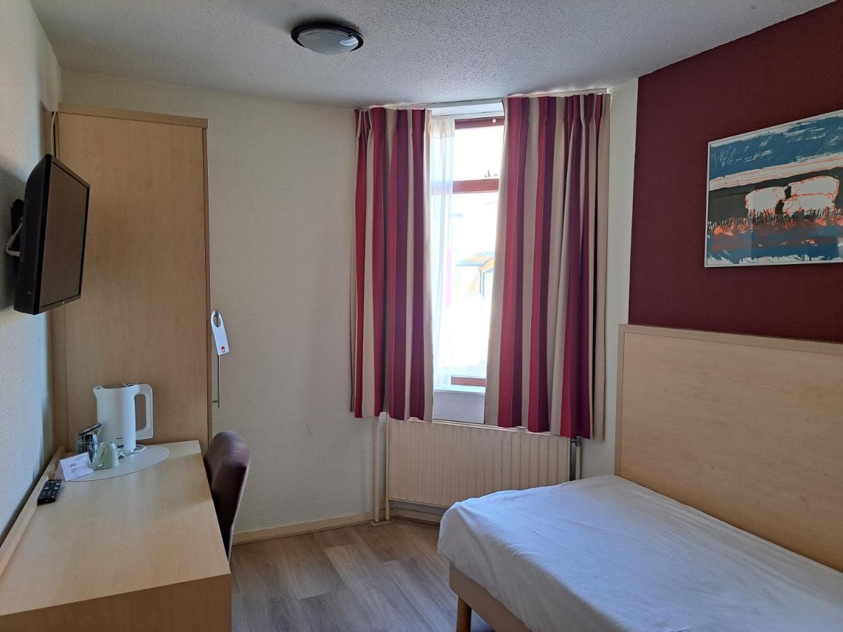 Single Room,1481844935:JPEG