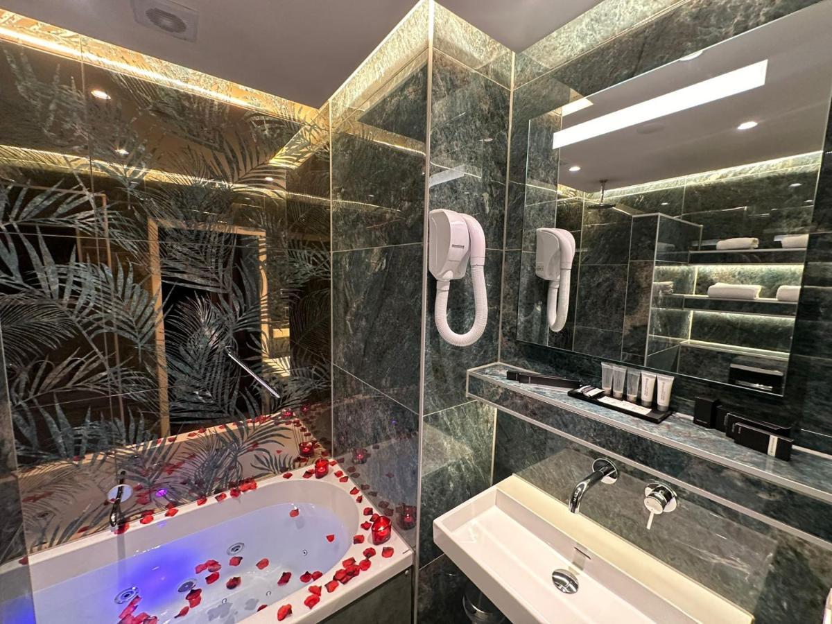 Twin Room Spa Bath Balcony