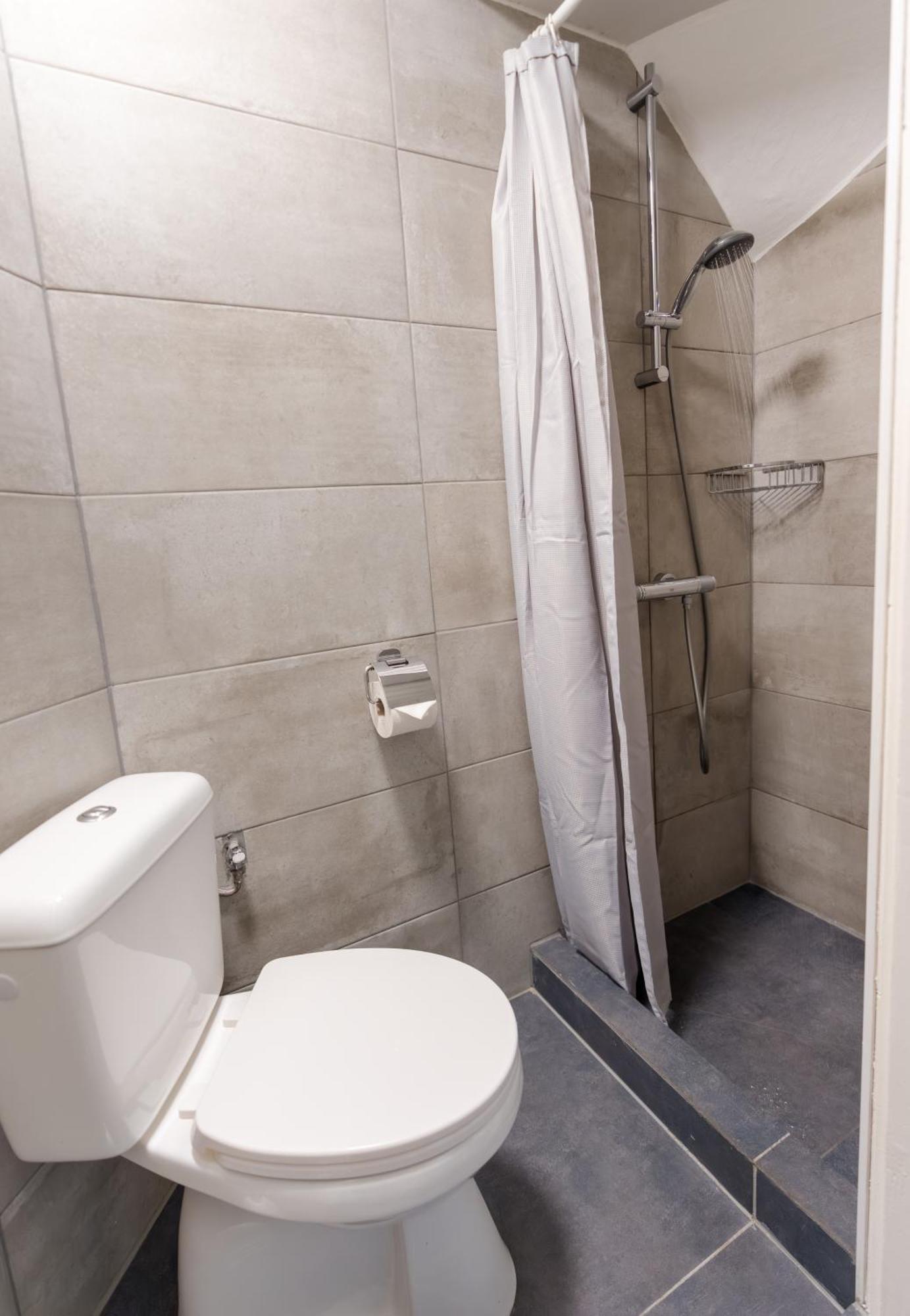 Habitación Individual con baño compartido