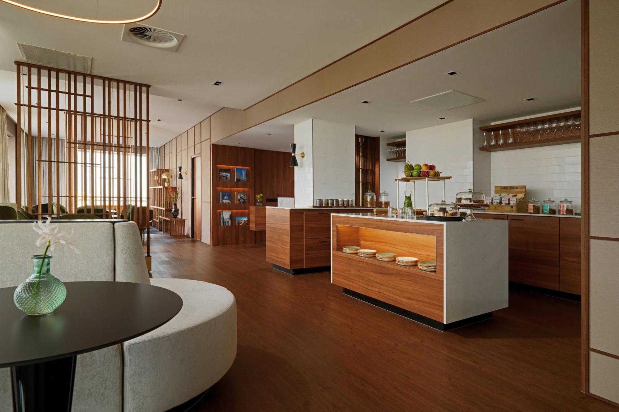 Executive King Room M Club Lounge Access