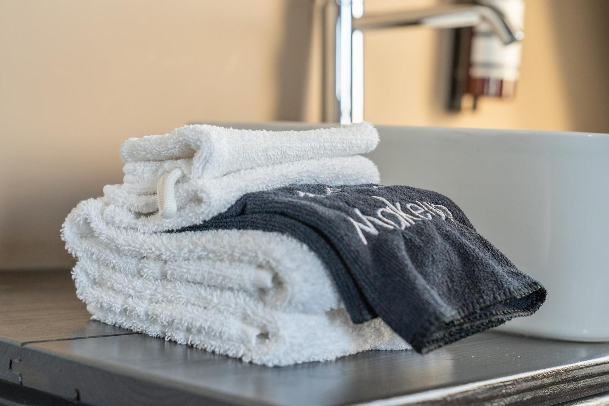 Deluxe Double Room Bath