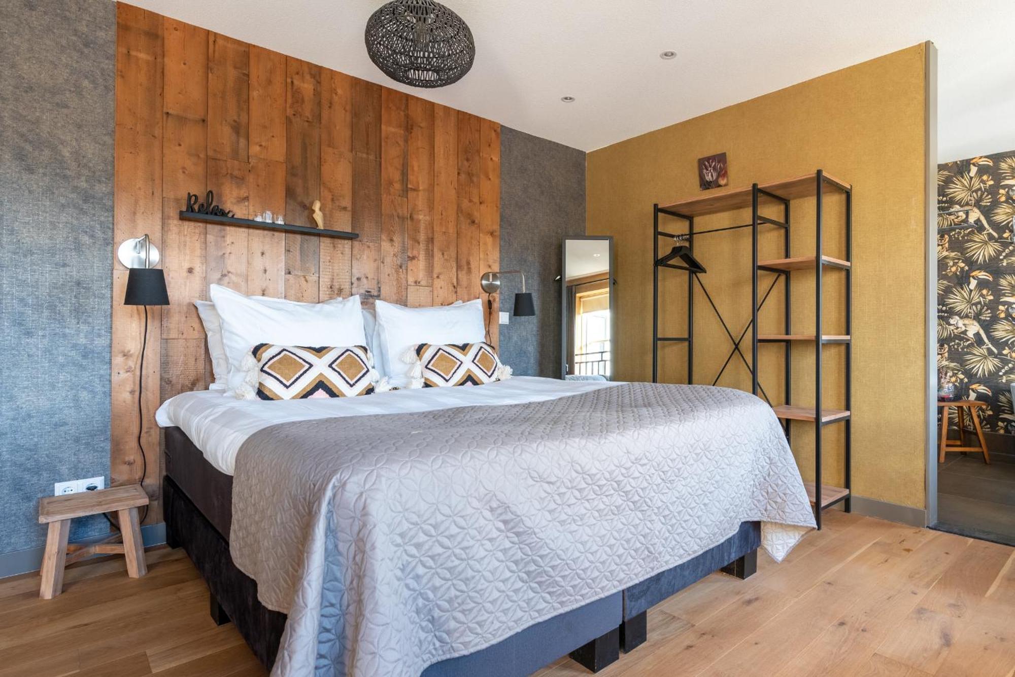 Deluxe Double Room Bath