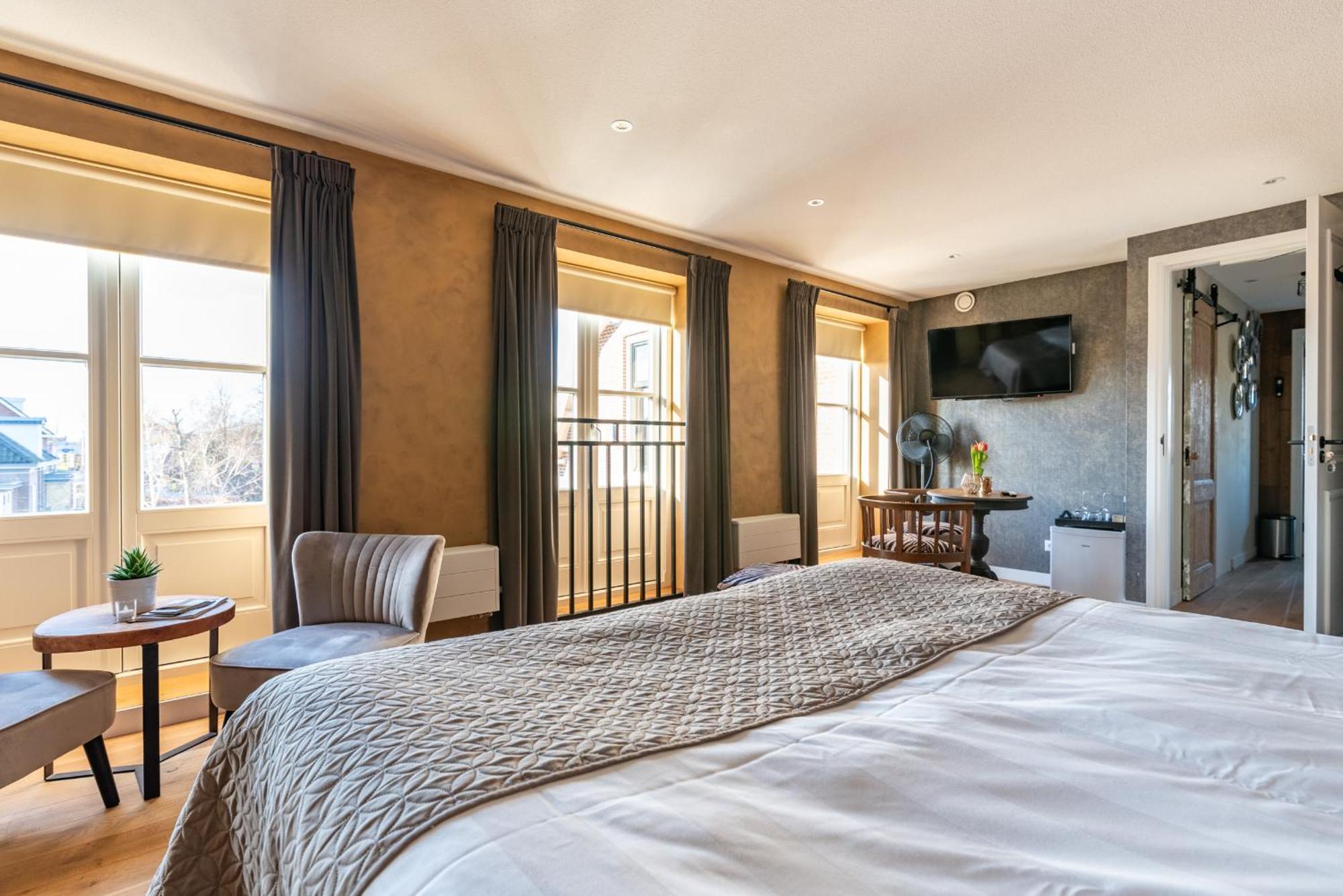 Deluxe Double Room Bath