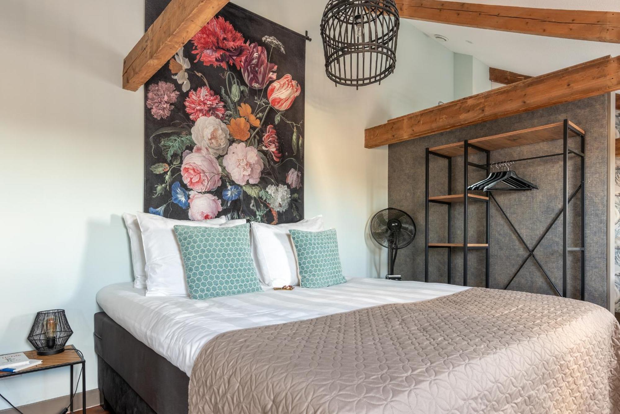 Deluxe Double Room Bath
