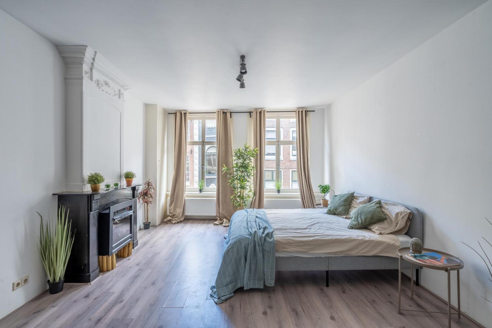 Tweepersoonskamer met Gedeelde Badkamer