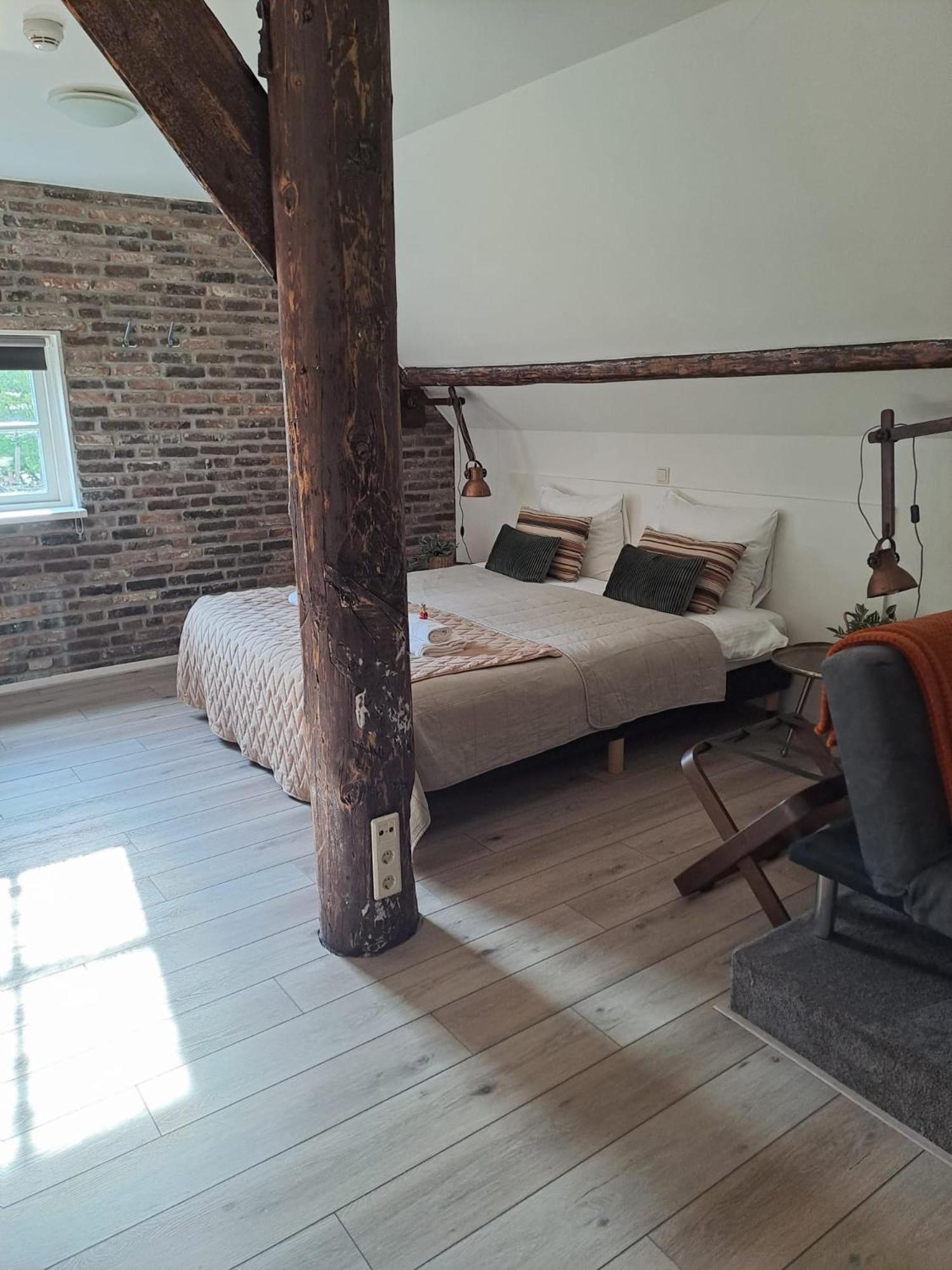 Deluxe Double Room Bath
