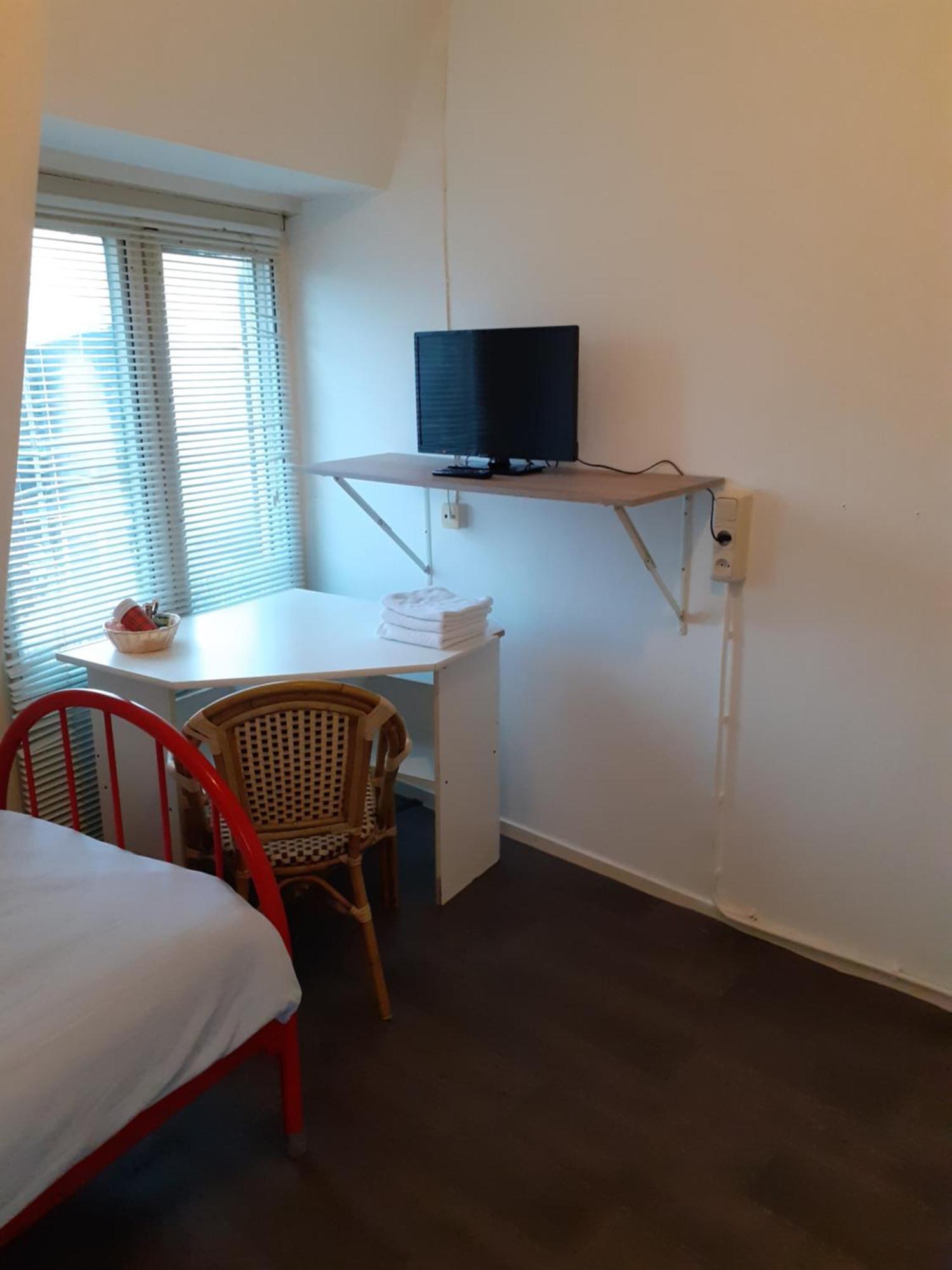 Single Room Shared Shower Toilet
