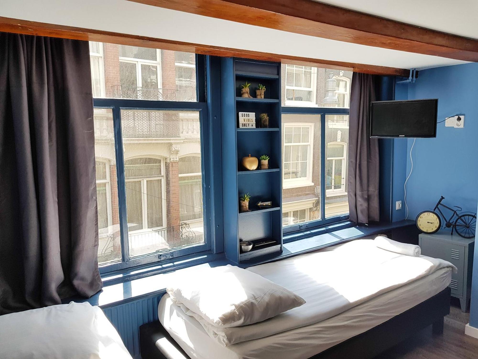 Twin Room Private Bathroom