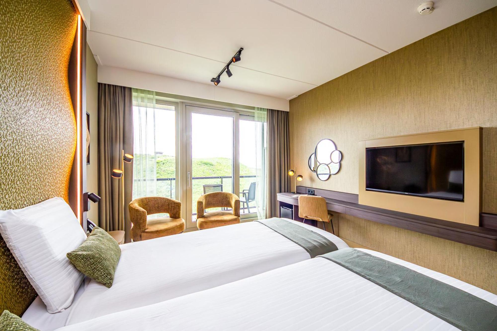 Landside Room