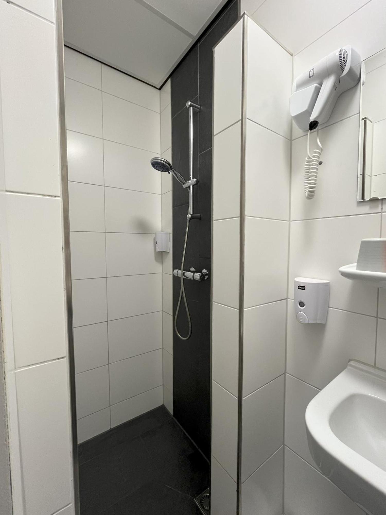 Standard Quadruple Room,1622008284:JPEG