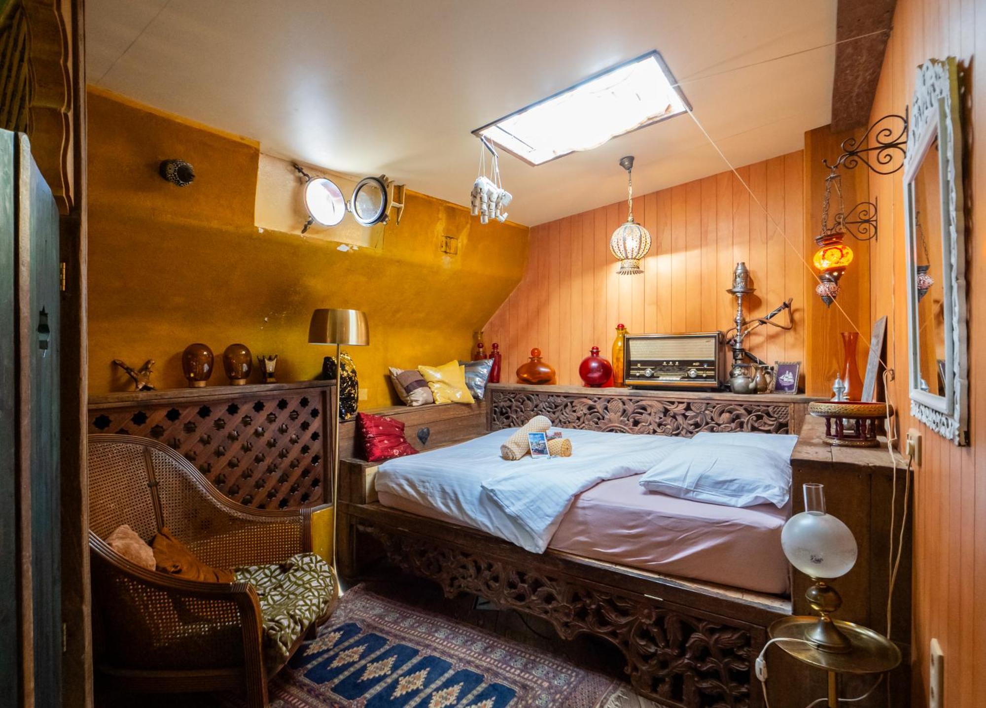 Queen Room,1624774031:JPEG