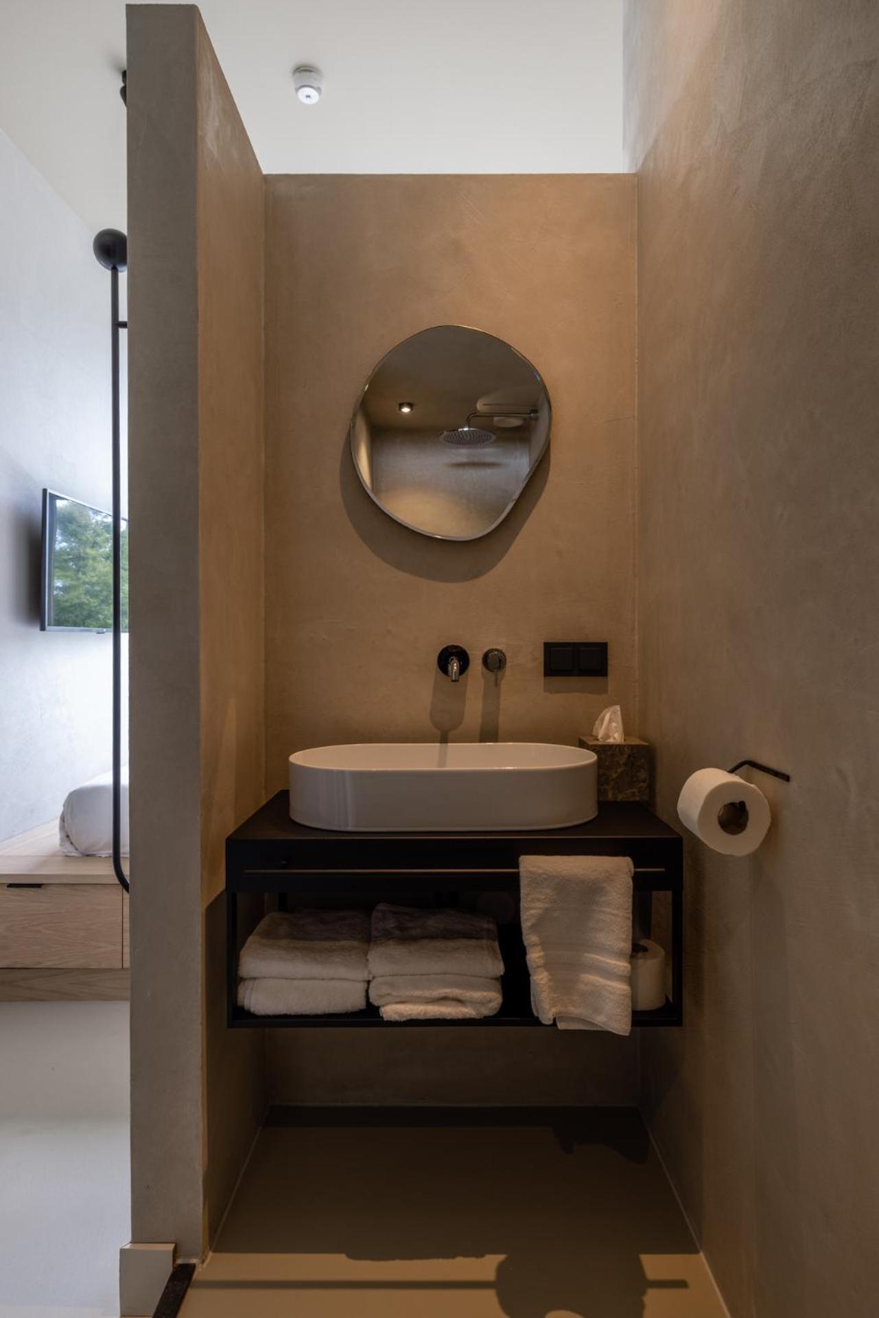 Single Petite extra small open bathroom