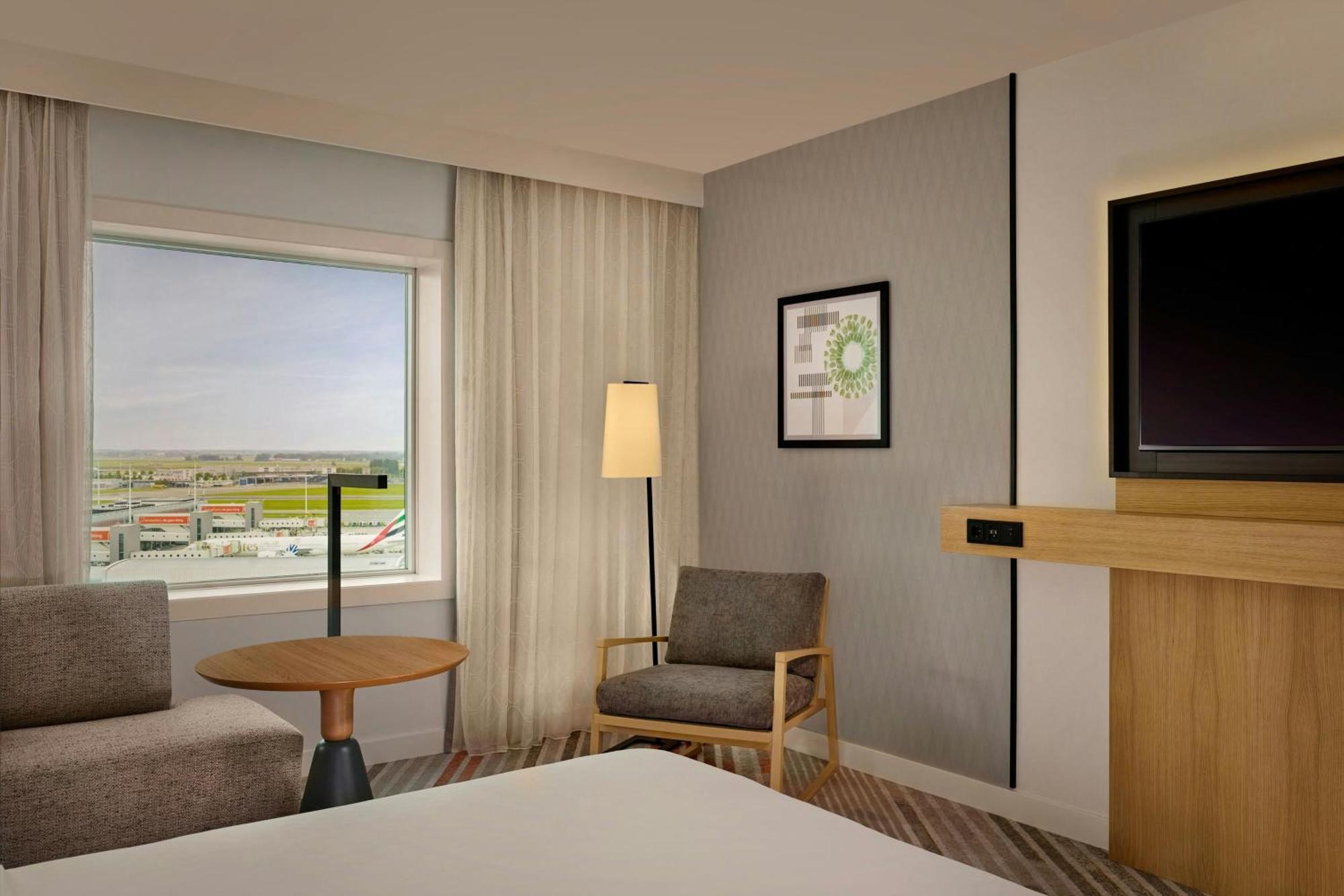 Deluxe Guest room King Airport view,1633676343:JPEG