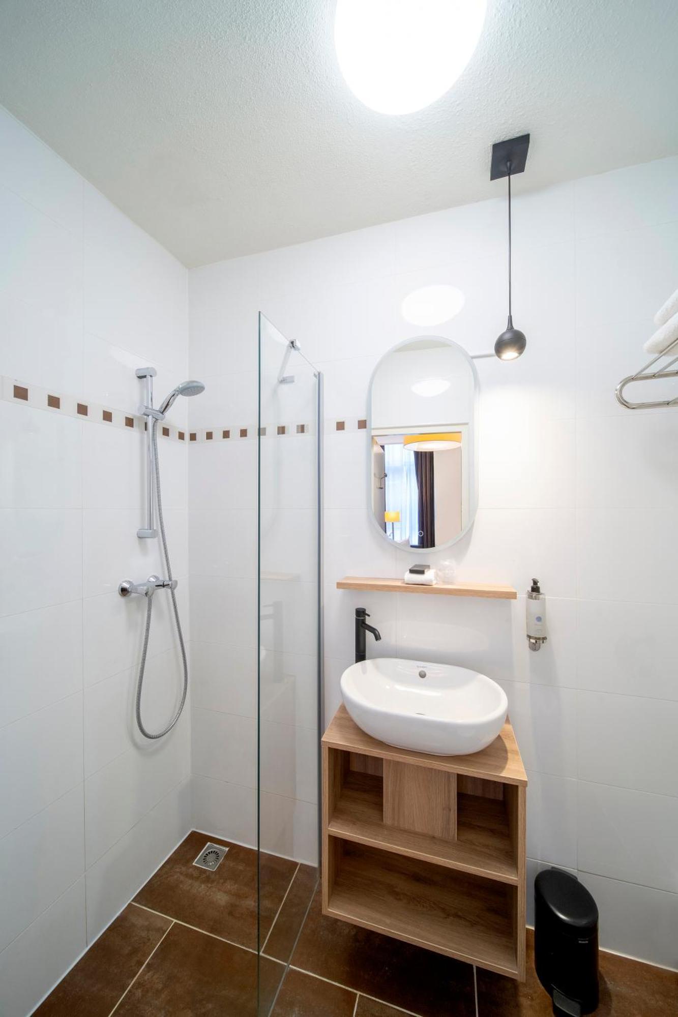 Single Room,1658748987:JPEG