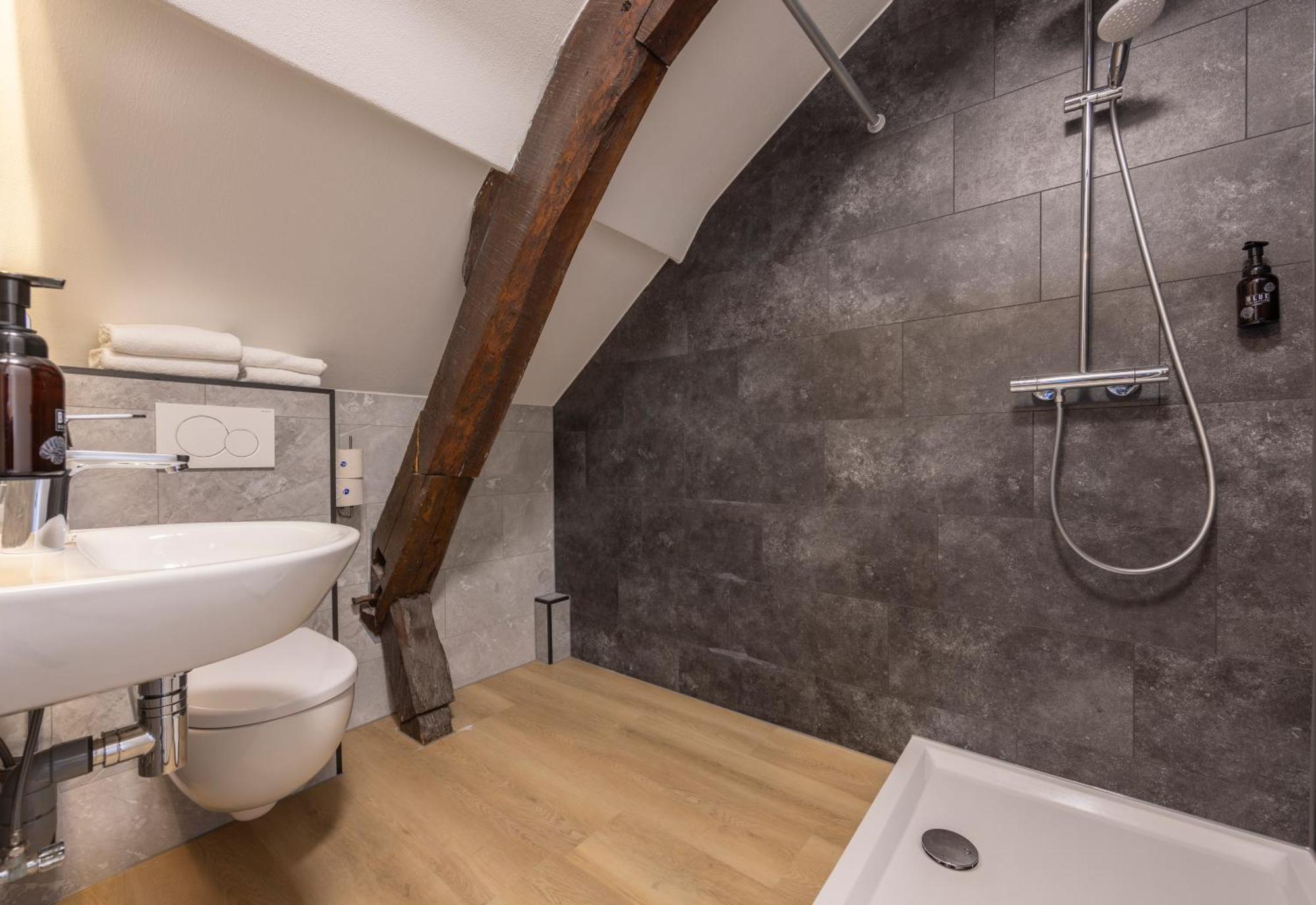 Kleines Doppelzimmer mit Dusche