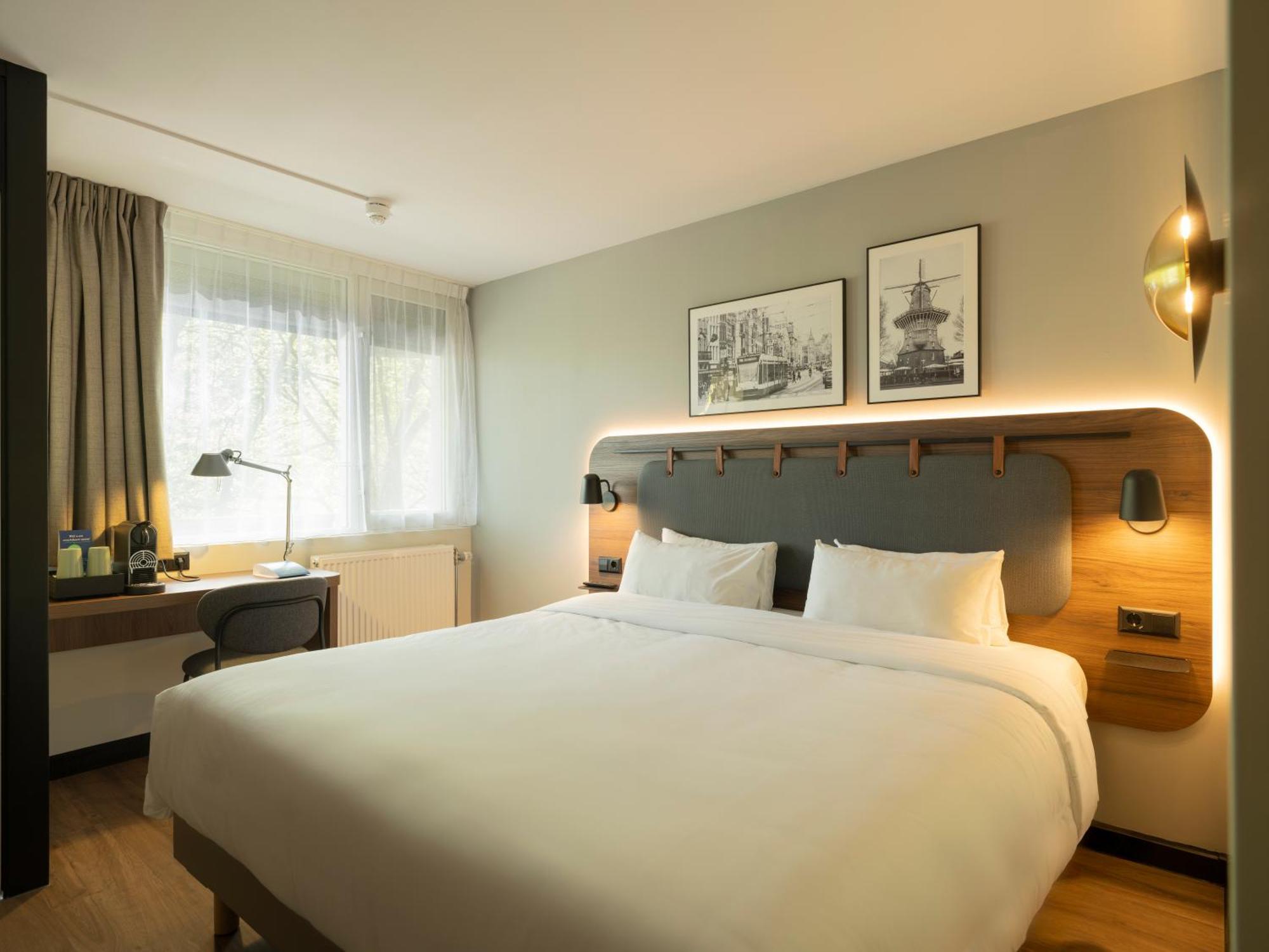 Superior Room - 1 King Bed (no pets allowed)