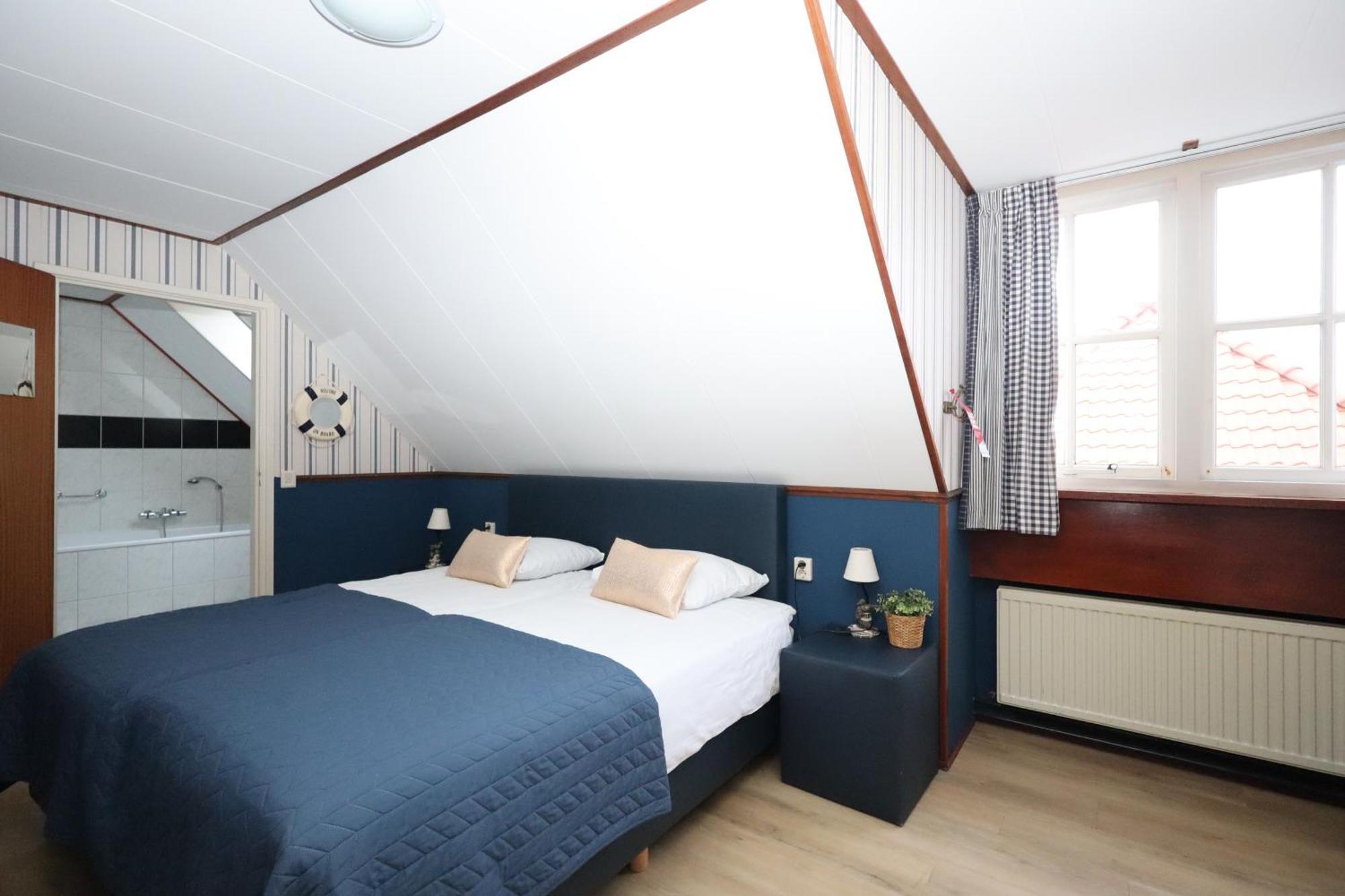 Doppelzimmer mit Badewanne