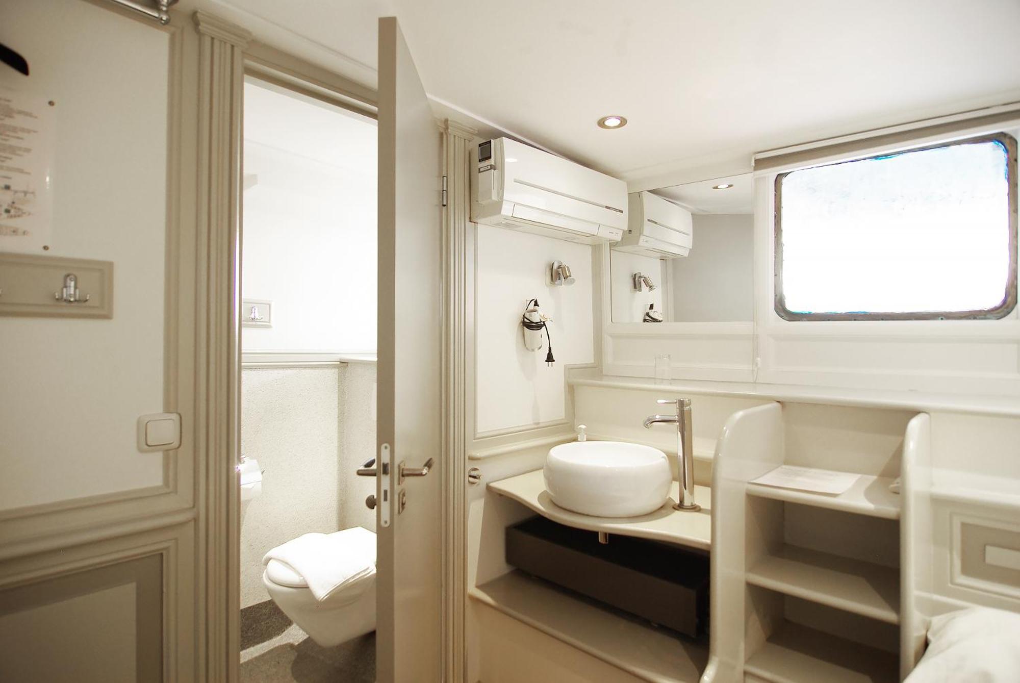 Quarto Individual com Casa de Banho Privativa