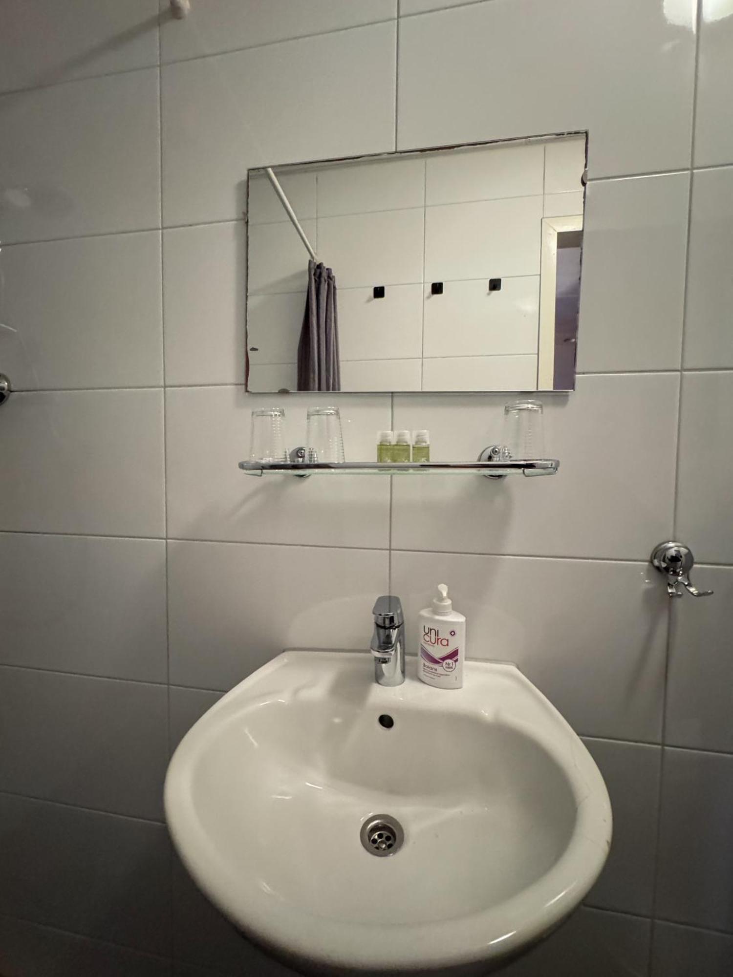 Twin Room Private Bathroom