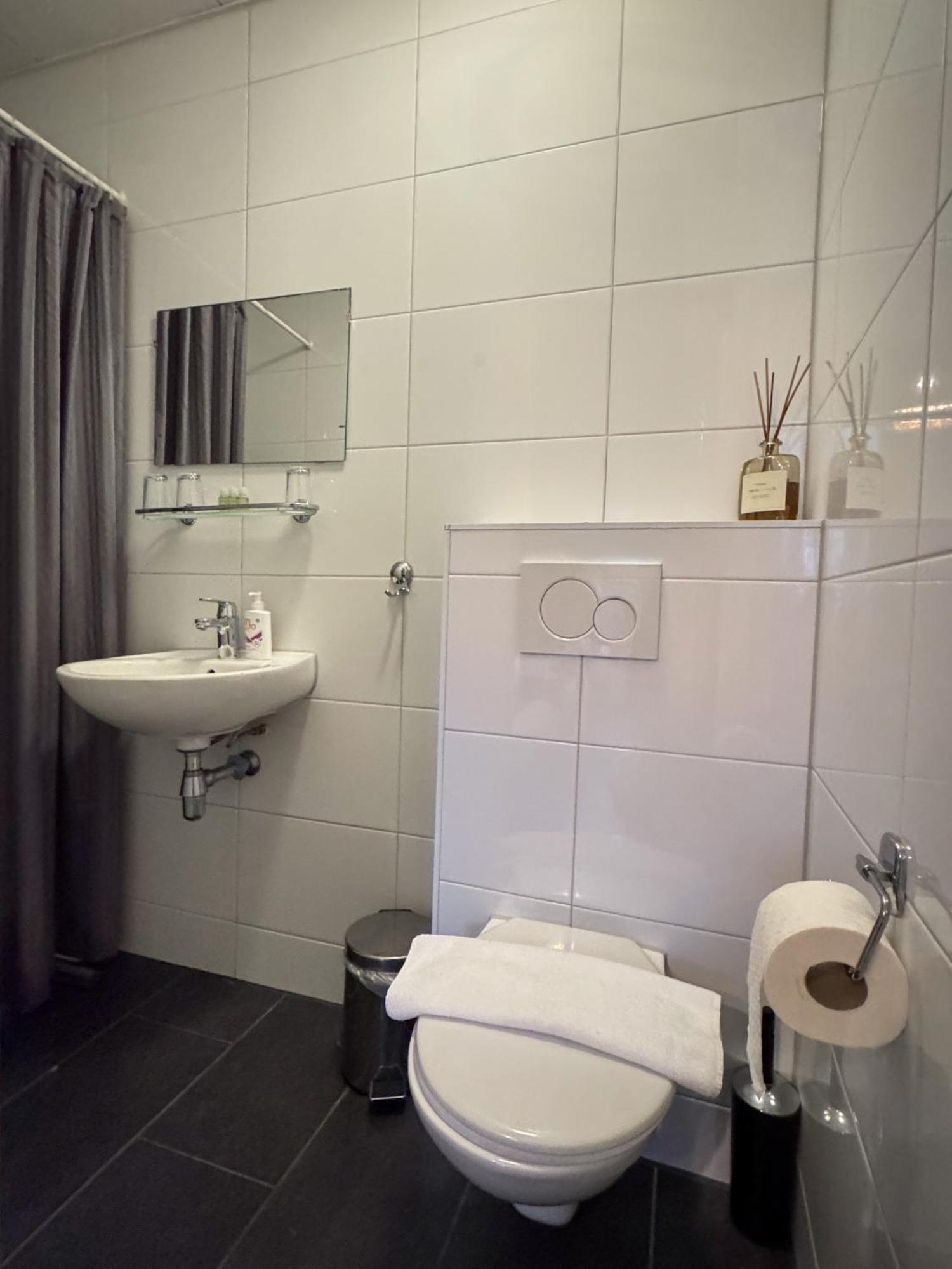 Twin Room Private Bathroom