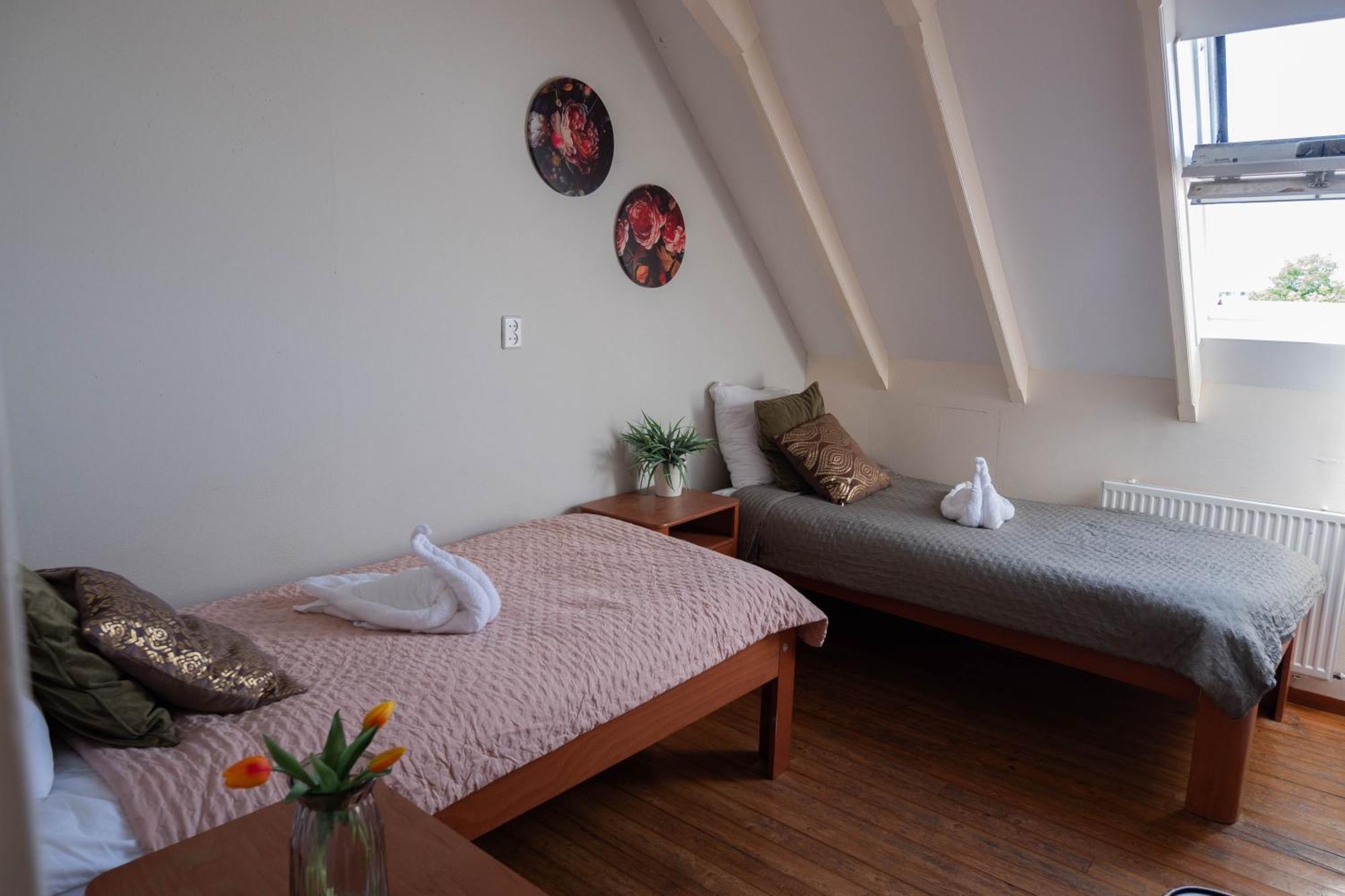 Zweibettzimmer mit eigenem Bad