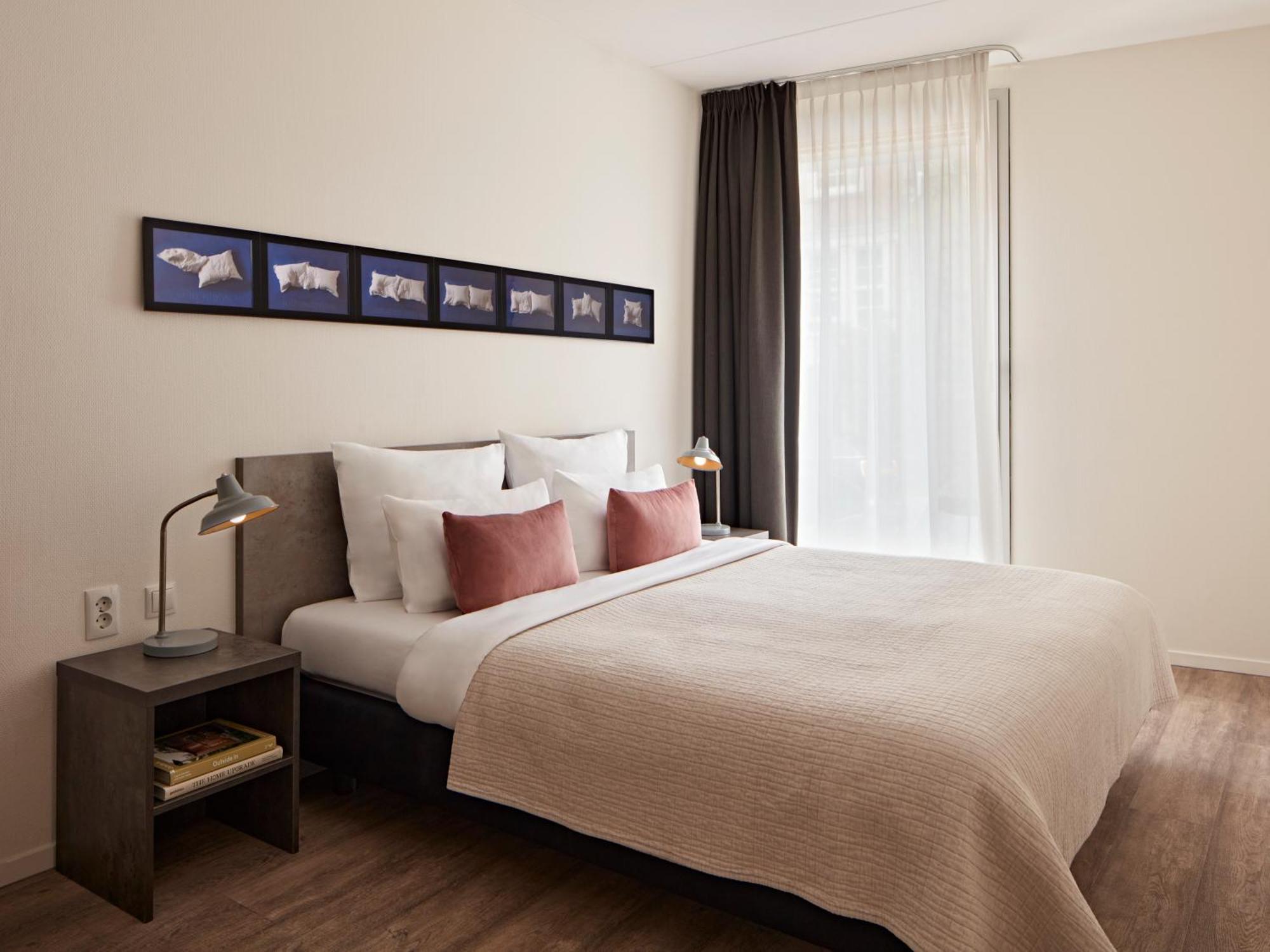 Large 2 Bedroom Apartment Sofa Bed Canal view