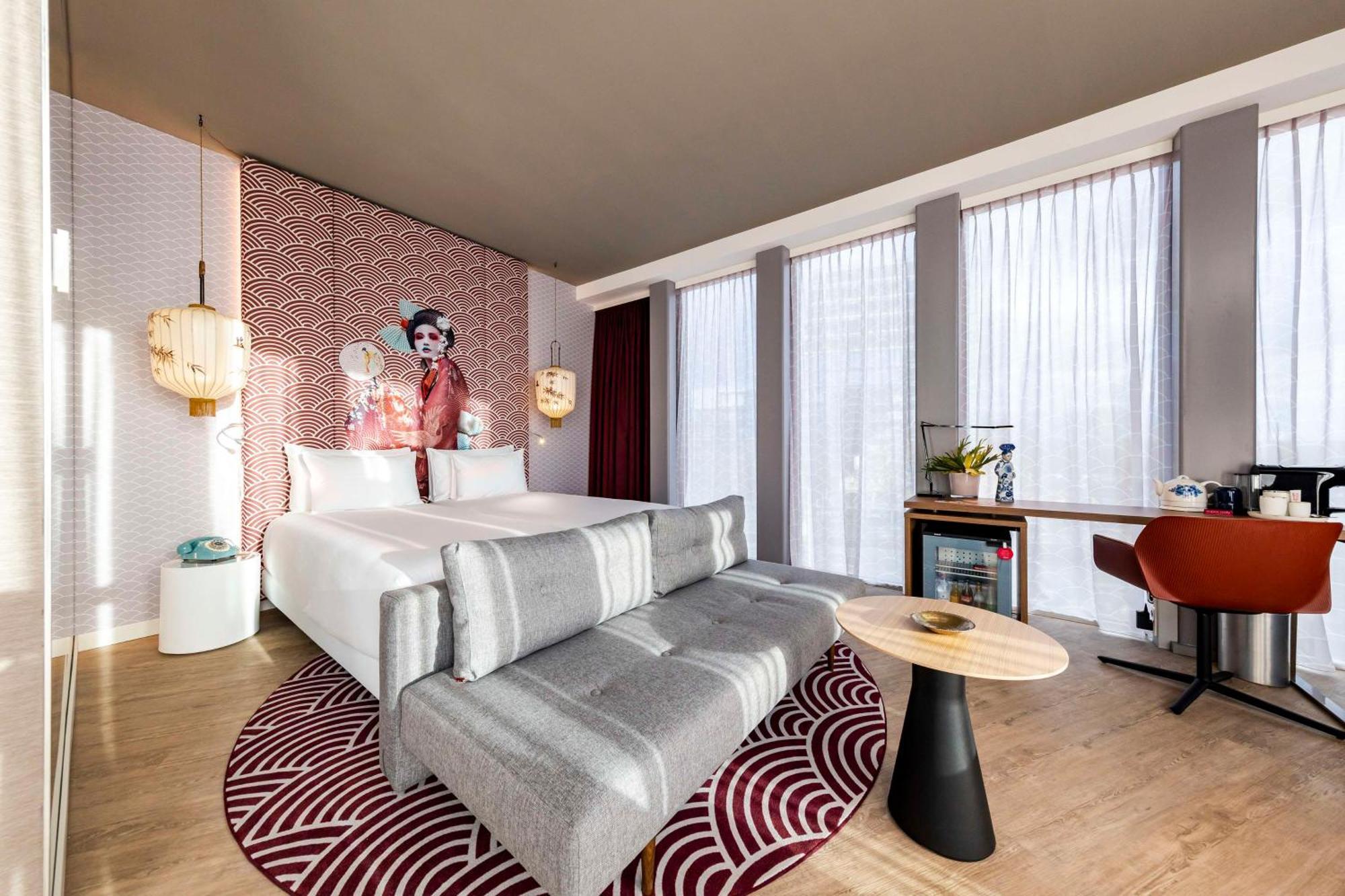 nhow Premium Corner Room