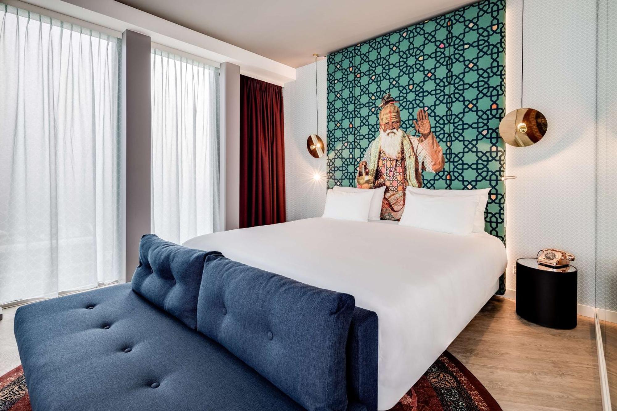 nhow Premium Corner Room