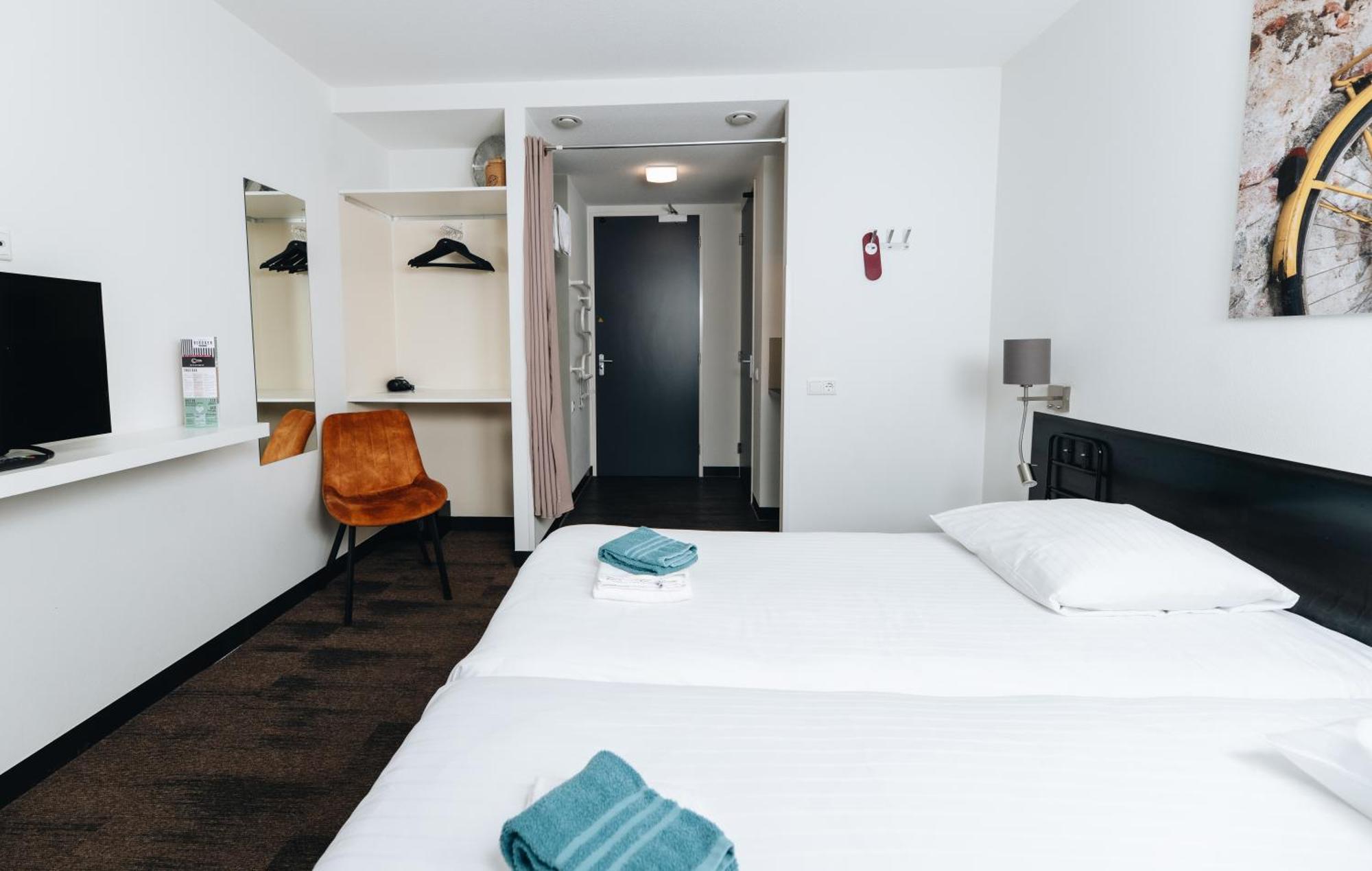 Double or Twin Room Private Bathroom