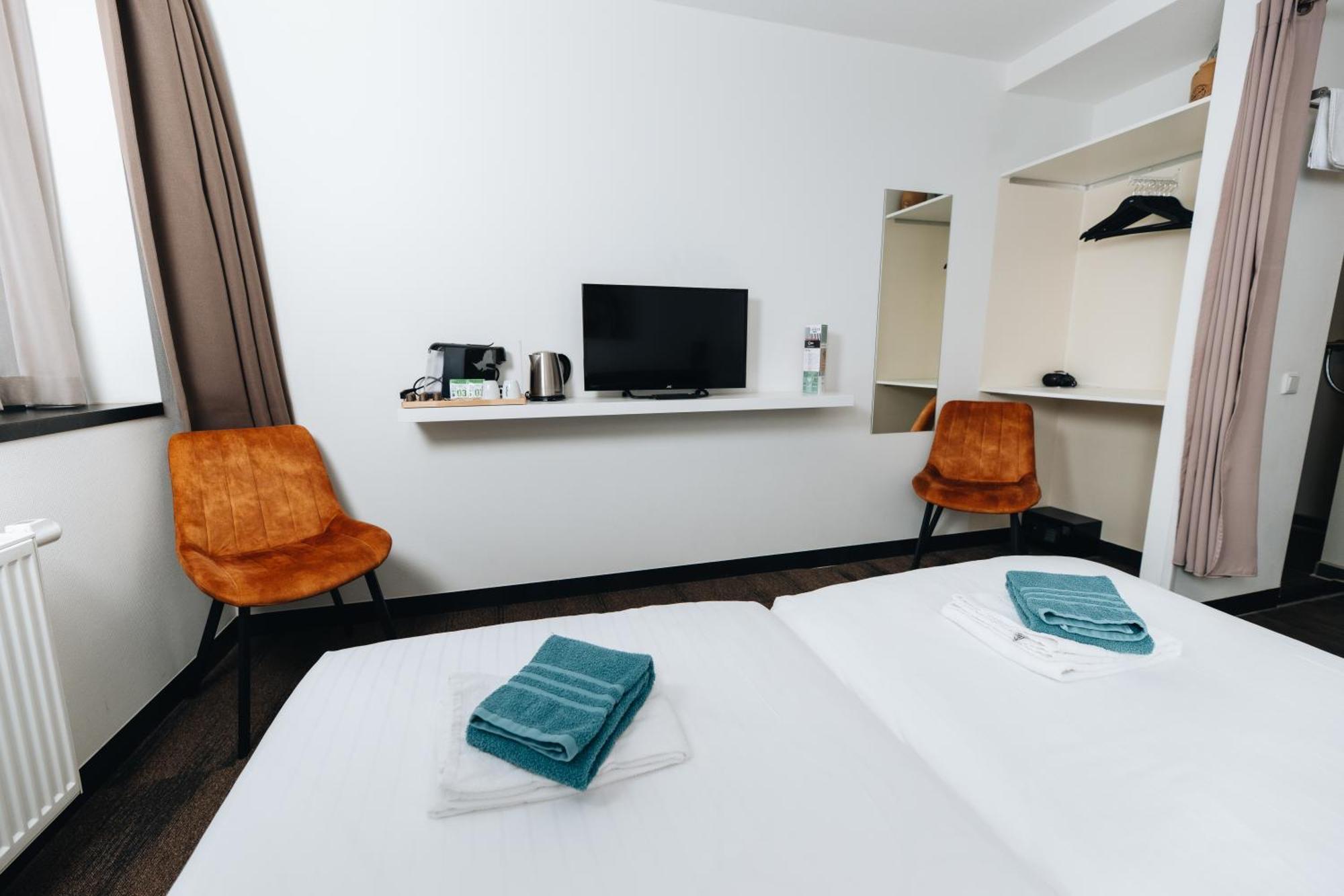 Double or Twin Room Private Bathroom