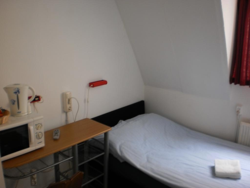 Single Room Shared Shower Toilet